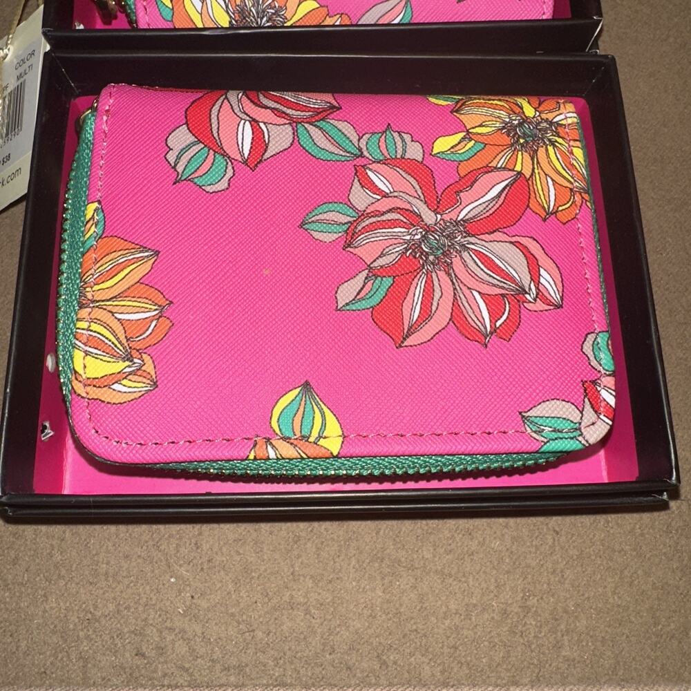 Trina Turk Women’s Zip Around Floral Small Wallet Boxed Green Florals